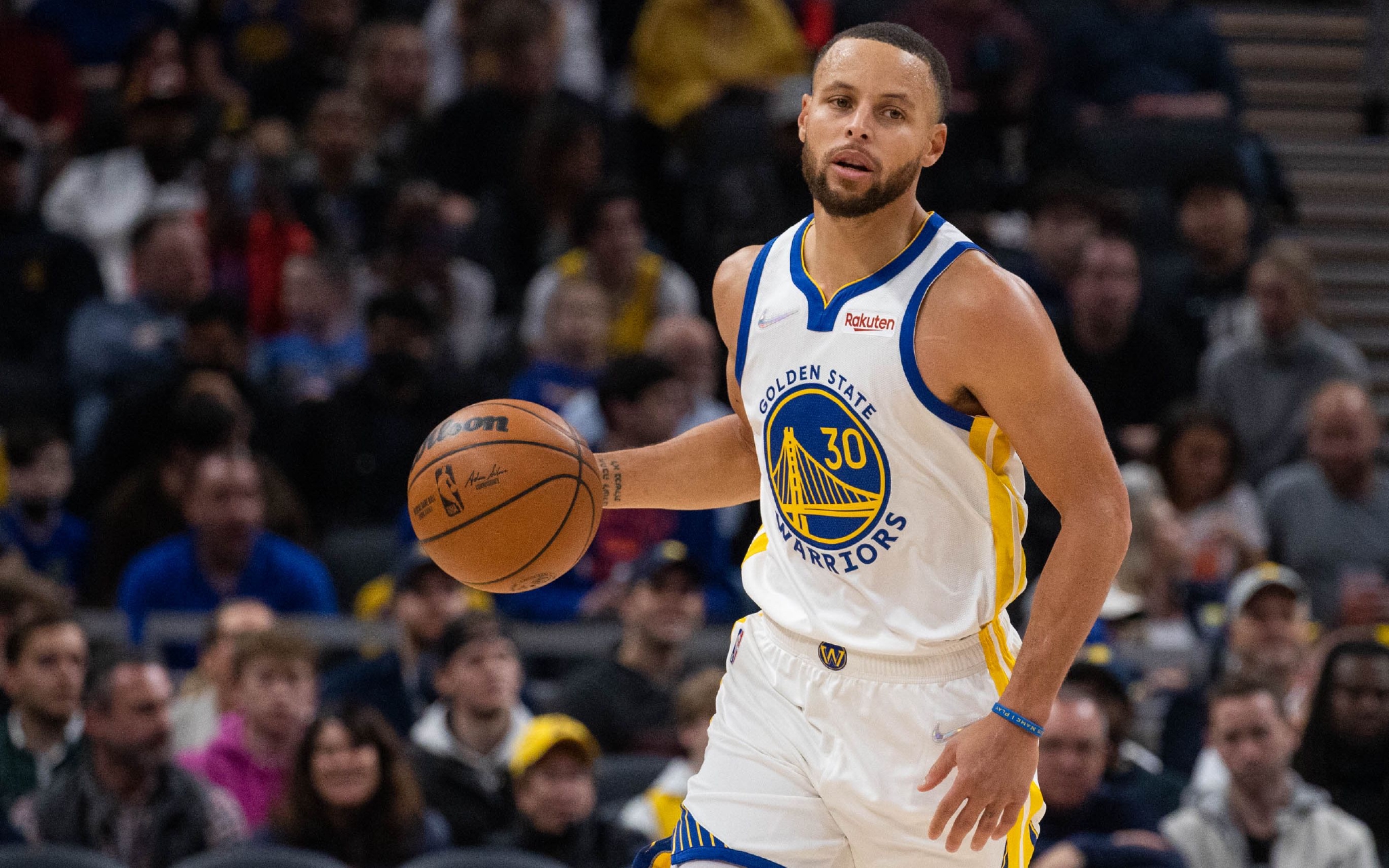 拜仁将创下德甲44轮连续领跑纪录，打破自己1973年创造的纪录（拜仁有望连续44轮领跑德甲，刷新1973年自创纪录）