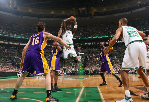 广州队主帅临场调整显功力（广州队主帅现场指挥见真章）