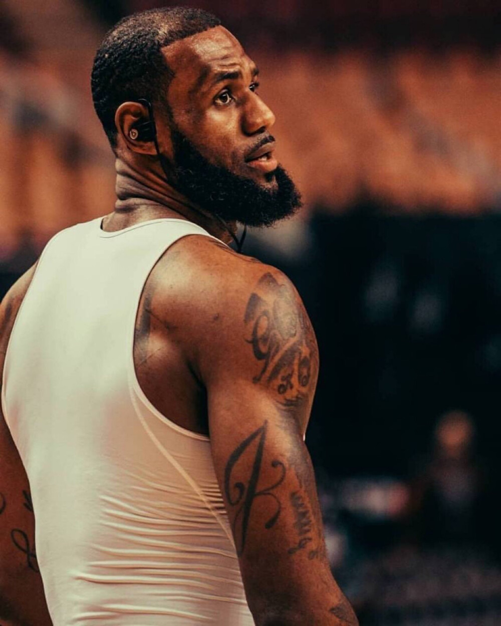 比赛集锦：西班牙4-0格鲁吉亚（西班牙四球零封格鲁吉亚：精彩回放）