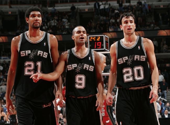 迪乌夫：过去我从没踢过右路，但只要能帮助球队我都愿意去做（迪乌夫称此前未踢右路，愿为球队尝试新位置）