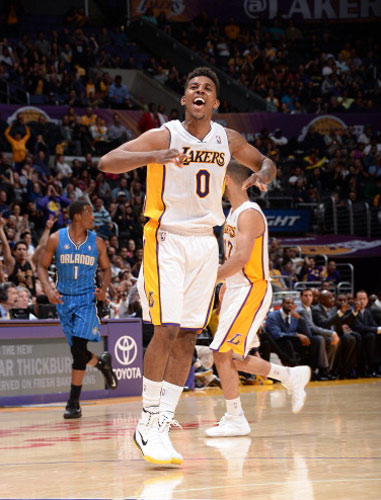 徐昕：广州队的战术能减少我体能的消耗，我一直都会策应（徐昕：广州队战术让我更省体能，我始终承担策应角色）