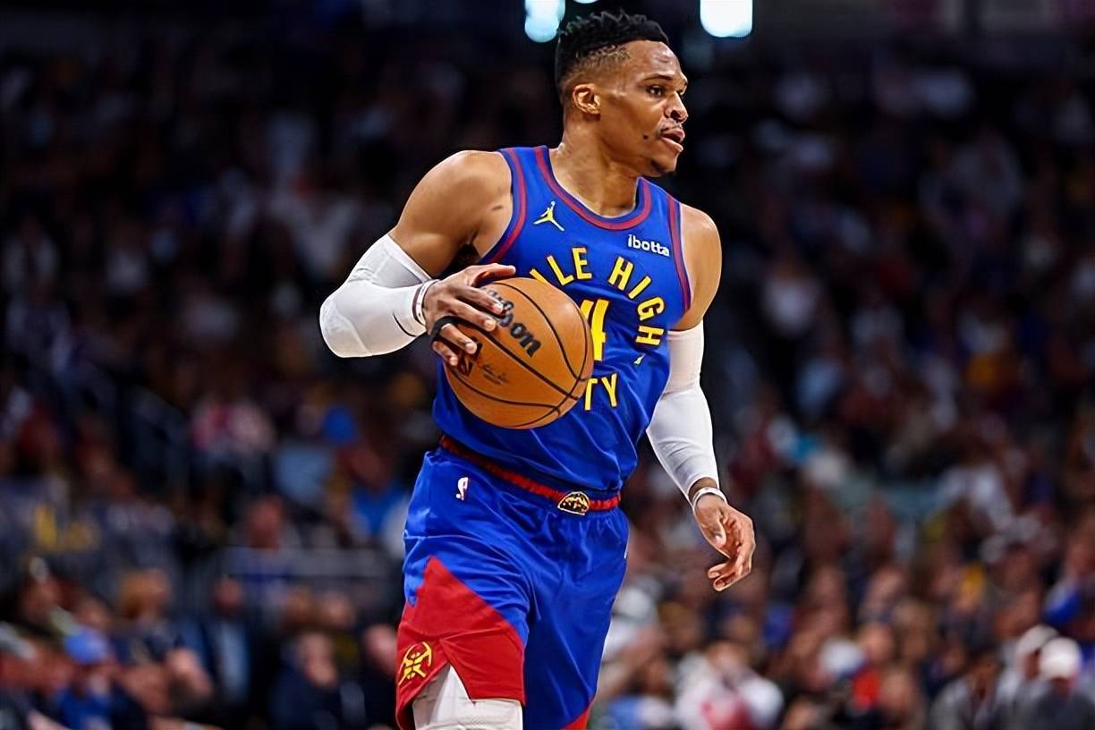 海兰德：泰伦卢在开玩笑，他是一个很棒教练&好人（海兰德：泰伦卢只是开个玩笑，他既是出色的教练也是好人）